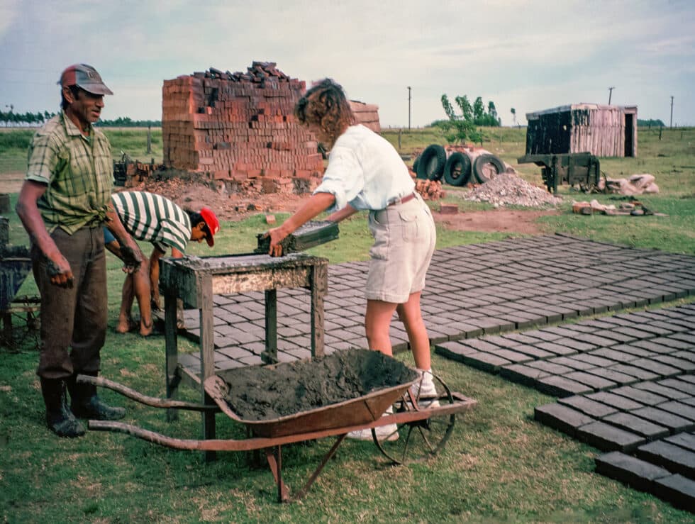 Molding bricks of mud and horse manure. A Peace Corps volunteer’s story in Baltasar Brum, Uruguay.